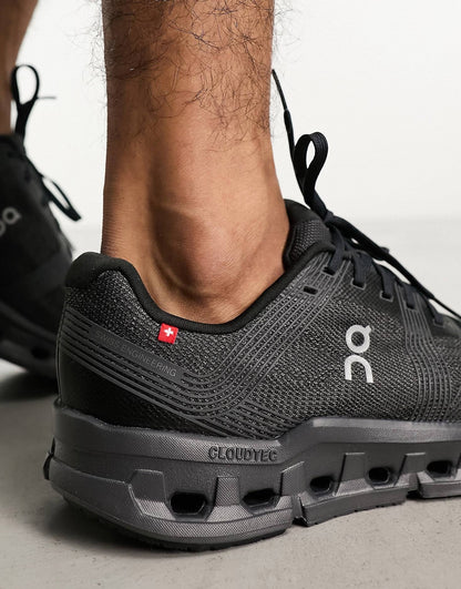 On Running Cloudgo running trainers in black