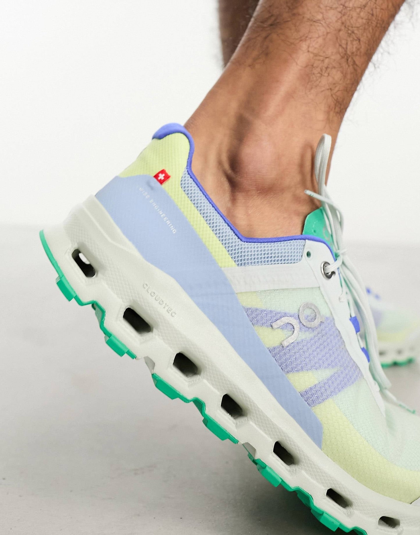 On Running Cloudvista trainers in light green