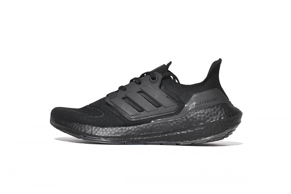 adidas ULTRABOOST ALL BLACK